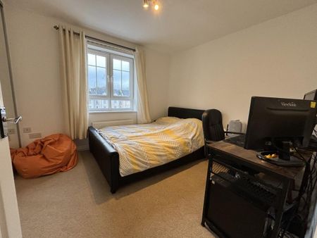 3 bedroom flat to rent - Photo 4