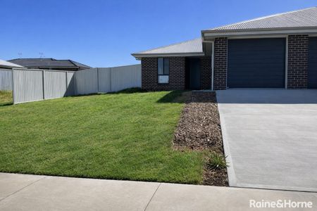 Near New 2 Bedroom Hillvue Unit - Photo 4