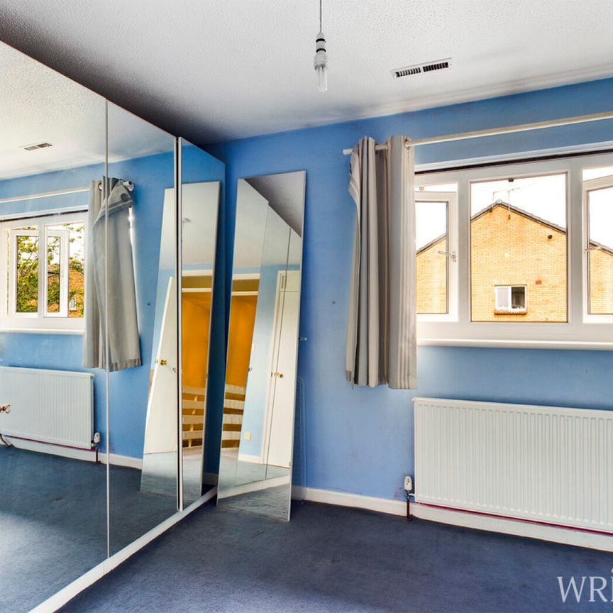 2 bedroom Mid Terraced House - RAMBLERS WAY, PANSHANGER - Photo 1