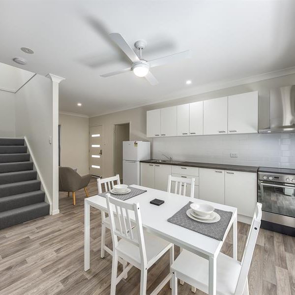 27 Rodney Street, Wynnum West QLD 4178 - Apartment For Rent | Domain - Photo 1