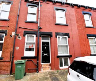 3 bedroom House in Elizabeth Street, Leeds - Photo 4