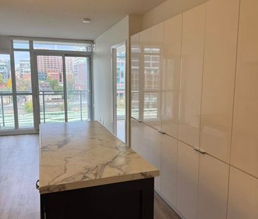 For Lease - 15 Iceboat Terrace, Toronto, Ontario - Photo 2