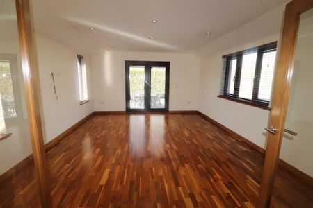 4 bedroom detached house to rent - Photo 2