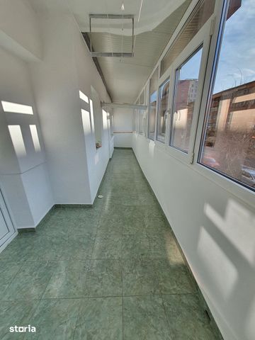 Ap. 2 camere decomandat, zona Spital si Sc. 2, loc de parcare - Fotografie 5