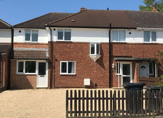 High-quality, 6-bedroom, off-street parking for all housemates (Green Road, Swindon) - Photo 1