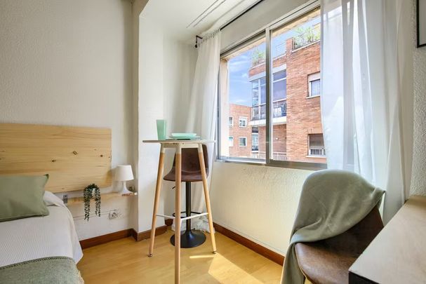 Calle de Sancho Dávila, Madrid, Community of Madrid 28028 - Photo 1