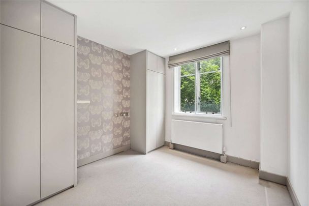 Rarely available, exceptional 4 bedroom apartment overlooking Bryanston Square gardens - Photo 1