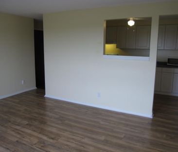 For Lease - 898 Elmsmere Road Unit# 12, Beacon Hill North - South a... - Photo 1