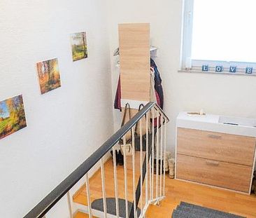 Renovierte 2- Zimmerwohnung mit eigenem Eingang, Balkon, Einbauküch... - Foto 1