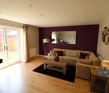 4 bedroom semi-detached house to rent - Photo 2