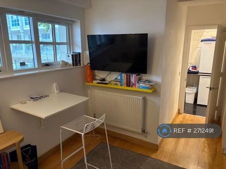 Studio to rent - Photo 2