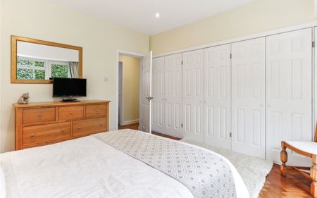 Rydens Avenue, Walton-on-Thames, Surrey, KT12 - Photo 4