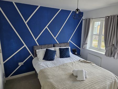 3 Bed Semi-Detached House, Drake Way, RG2 - Photo 4
