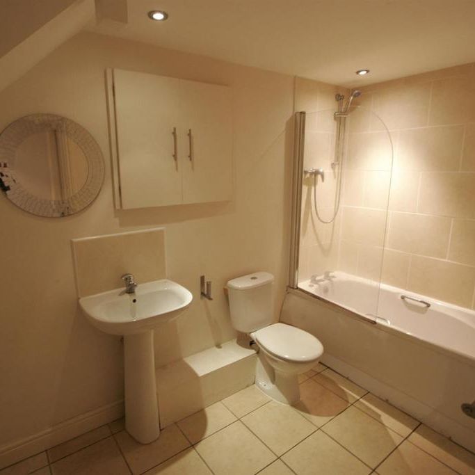 4 bedroom terraced house to rent - Photo 1