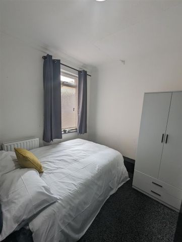1 Beds - House share - - Photo 2