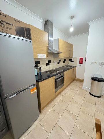 Room in a Shared Flat, High Road Leytonstone, E11 - Photo 5