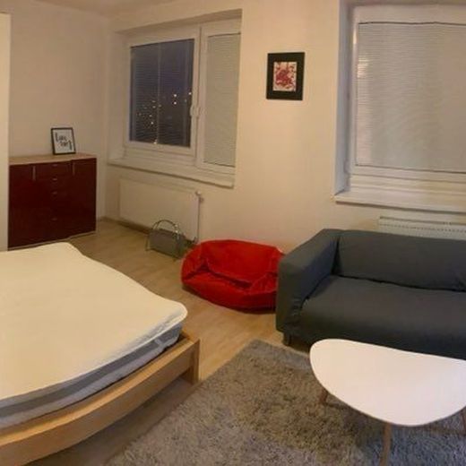 Ponúkame na prenájom štýlový a kompletne zariadený 1-izbový byt na Záporošskej ulici - Fotografia 1