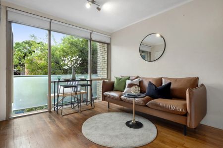 Studio apartment with balcony and parking - Photo 4