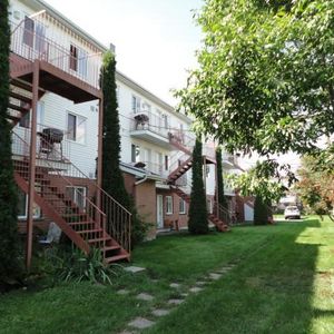 Grand 4 1/2 style condo à louer à Ste-Thérèse - Photo 2