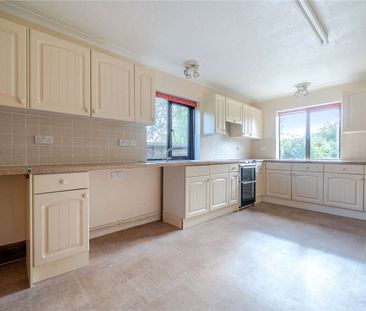 Detached four-bedroom versatile house with garage and driveway. *Pl... - Photo 4