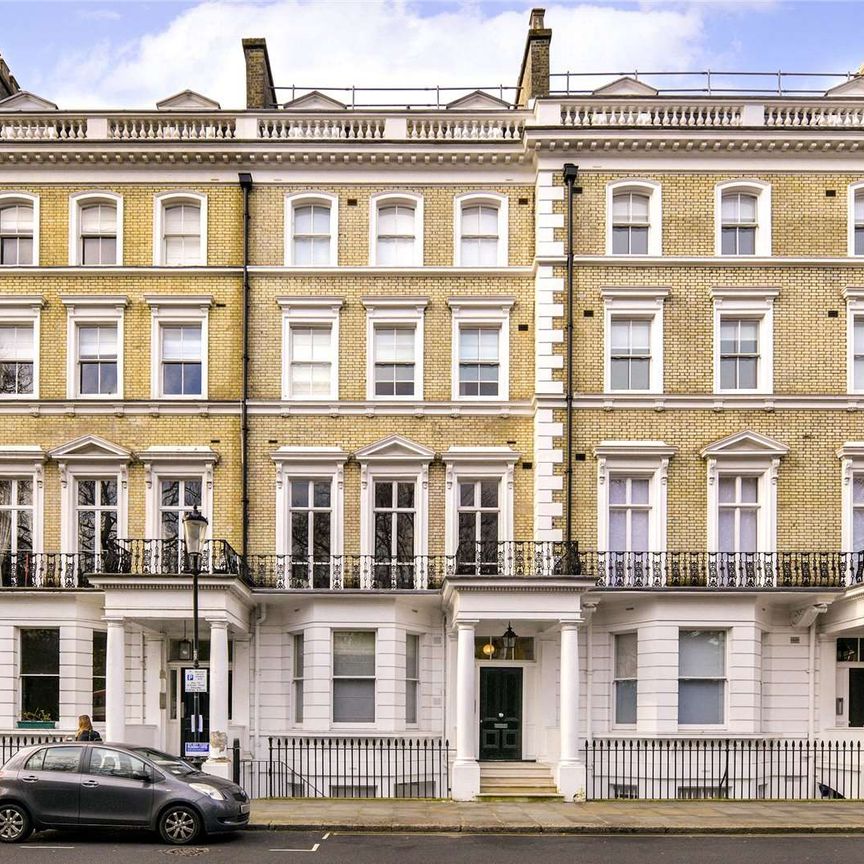 This stunning studio flat is situated in the sought after location of Cranley Gardens just moments from all the local amenities of South Kensington. - Photo 1