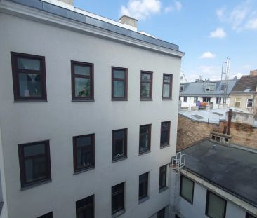 Ruhige entzückende Altbauwohnung in hoher Liftstockwerkslage - reno... - Foto 3