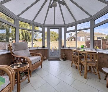 2 bedroom detached bungalow to rent - Photo 3