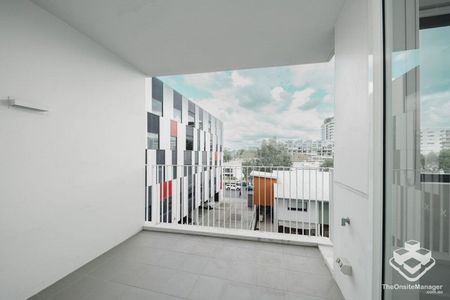 LUXURY UNFURNISHED 1 BEDROOM APARTMENT IN WEST END - Photo 4