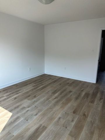 For Lease - 8 Andrew Knowles Lane, East Gwillimbury, Ontario - Photo 3