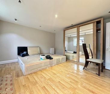 4 bedroom semi-detached house to rent - Photo 3