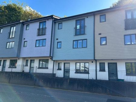 3 bedroom terraced house to rent - Photo 4