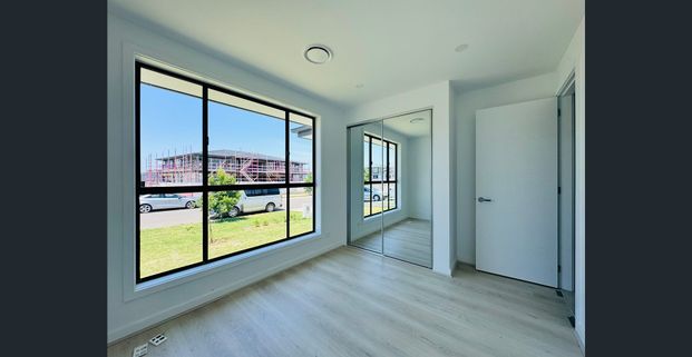 Stunning Duplex Home with Ducted Air & Alfresco - Photo 1