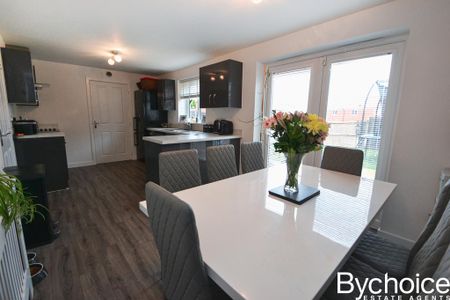 4 bedroom detached house to rent - Photo 3