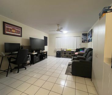 Modern 2-Bedroom Unit in Slade Point - Photo 2