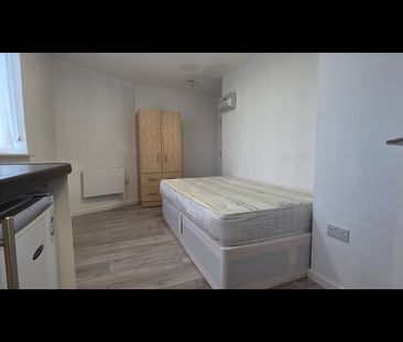 Studio Flat, High Level Drive, SE26 - Photo 1