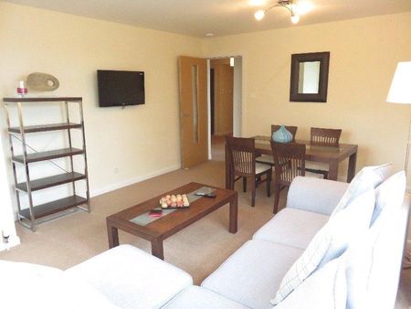 3 bedroom flat to rent - Photo 3