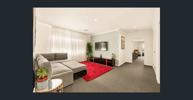 Luxury Lakeside Living – Modern Family Home With Pool, High-End Finishes & Stunning Views - Photo 1