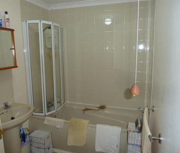 2 bedroom flat to rent - Photo 6