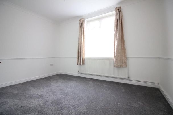 Dorset Waye, Hounslow - Photo 1