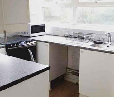 Room in a Shared Flat, Stapleford Close, SW19 - Photo 4