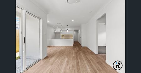 Modern Family Home in Sought-After South MacLean - Photo 4