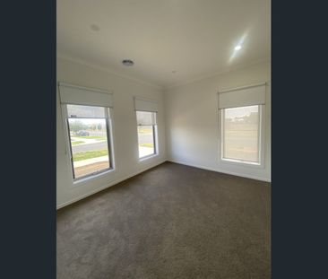 Brand New 4-Bedroom Family Home for Lease in Werribee (RIVERWALK ES... - Photo 2