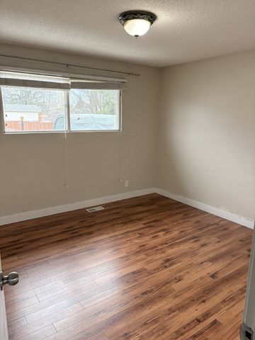 CABOSURA 900 Vedder Crescent - UPPER - Photo 2