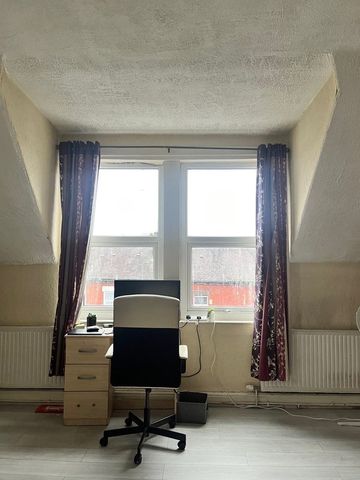 Room in a Shared House, Belgrave Avenue, M14 - Photo 4