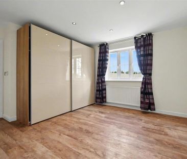 4 bedroom detached house to rent - Photo 4