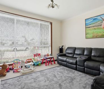 3 Bedroom Home with ensuite in Prime Mowbray Location with a Garage - Photo 2