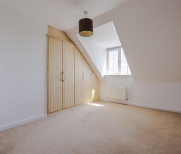 To Let 3 Bed House - Mid Terrace - Photo 4
