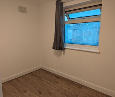 2 Bed Flat, Meadow Close, SE6 - Photo 4