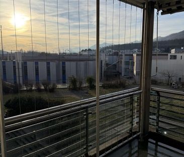 A happy apartment start over the rooftops! - Photo 4