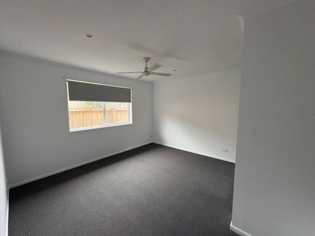 Spacious Family Home on Fern Street - Photo 5